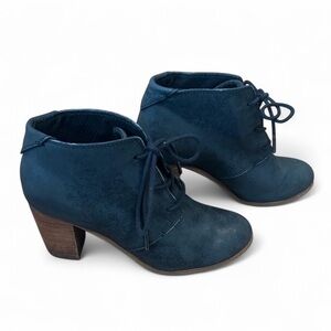 Grey faux leather lace up ankle boot